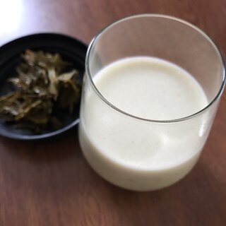 プーアール茶葉入りバナナ抹茶豆乳